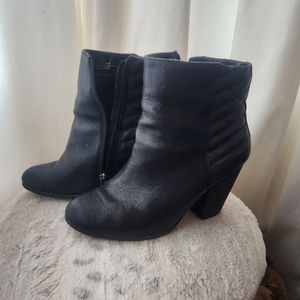 Vince Camuto VP Hana Bootie